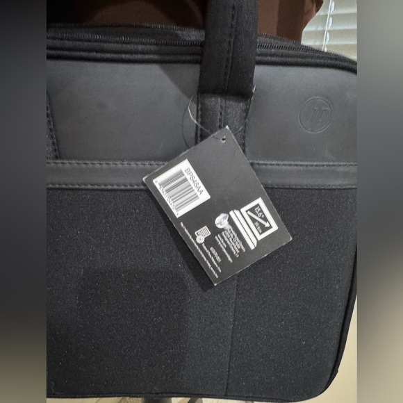 NWT black HP laptop case with handle and shoulder pad - Picture 3 of 15